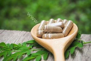 How To Choose Moringa Oil Bulk For Cosmetic Base Materials?